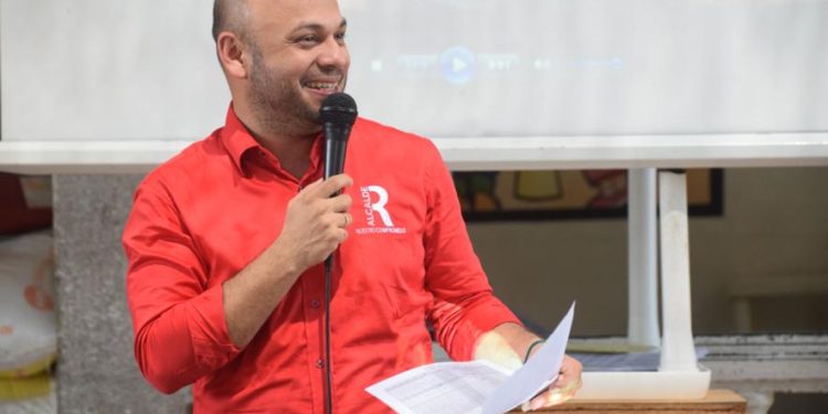 El alcalde de Ricaurte, Carlos Prada, se destaca como uno de los mejores alcaldes del país.