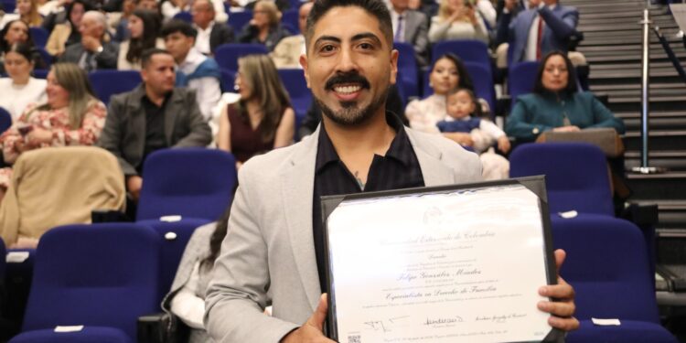 Como especialistas, 61 comisarios de familia se graduaron gracias a inversión de $1.050 millones de la Gobernación de Cundinamarca.
