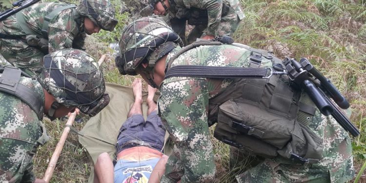Tropas de la Sexta Brigada del Ejército Nacional, rescatan a un montañista