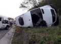 Aparatoso accidente en la vía Nariño-Girardot, deja 14 heridos. Se volcó auto-vans