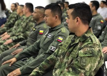 Certificados 14 oficiales del curso de Instructores de Vuelo por Instrumento.