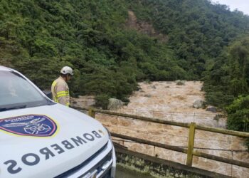 Gobernador Jorge Rey lidera atención de emergencias por lluvias en Silvania y el Sumapaz.