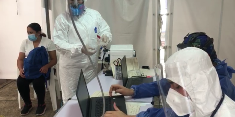 En Fusagasugá se inició recorrido para realizar 100 mil muestras de detección de coronavirus. 