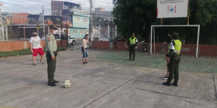 En Girardot se socializa con los jóvenes, el adecuado uso de los escenarios deportivos en la cuarentena.