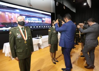 Gobernación de Cundinamarca condecora a miembros de la Policía Nacional con ocasión de sus 129 años de creación.