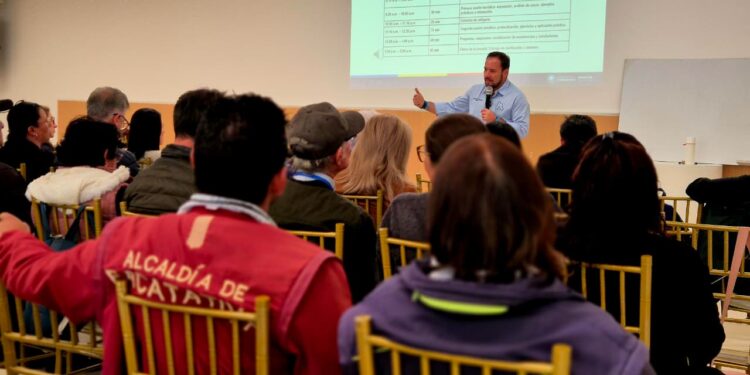 Nueva normatividad para acueductos rurales llega a ocho municipios de Cundinamarca con capacitación para más de 50 líderes comunitarios.