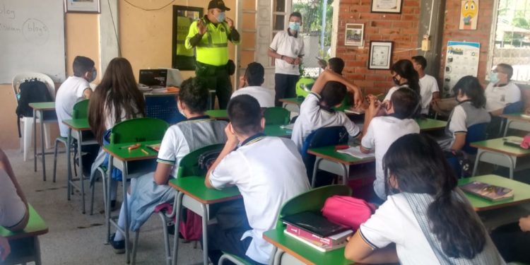 Campañas de prevención de tránsito y transporte en instituciones educativas de Cundinamarca.