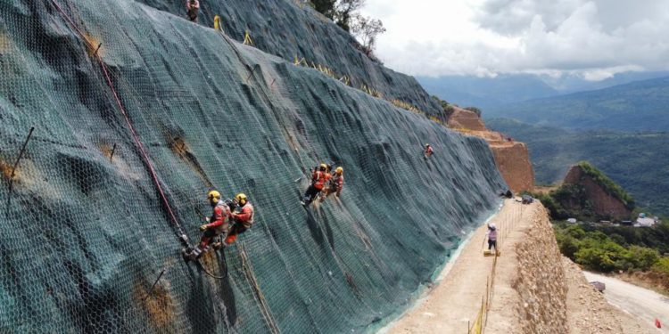 Cierres nocturnos en el sector Alto de Canecas para continuar con la estabilización de taludes.