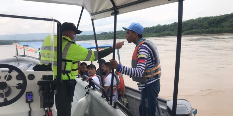La Policía intensifica seguridad en las riberas del río Magdalena.
