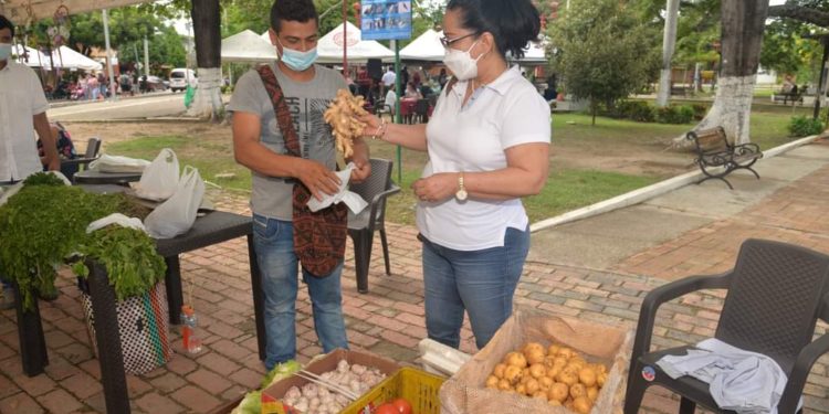 Con éxito se cumplió segundo gran mercado campesino en Ricaurte.