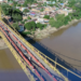 Sin novedad avanza paso de vehículos livianos por el puente Mariano Ospina Pérez, que comunica a Girardot con Flandes.