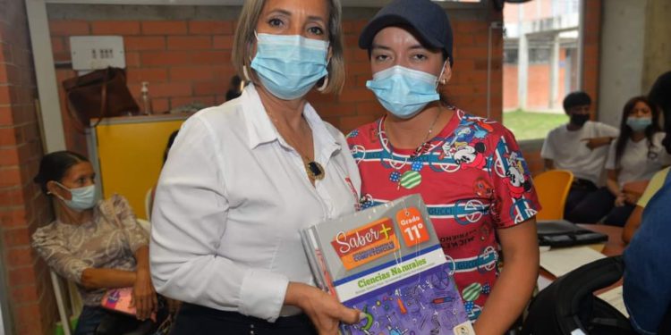 Se cumplió entrega de kits pre-icfes en Ricaurte.