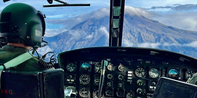 Monitoreo desde el aire al Nevado del Tolima realiza la Fuerza Aeroespacial Colombiana.