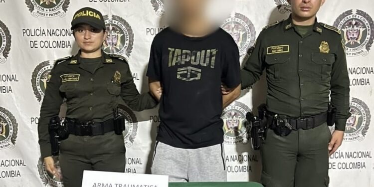 Cayó en Girardot , alias “tiburoncin” por el delito de fabricación, tráfico y porte o tenencia de armas de fuego.