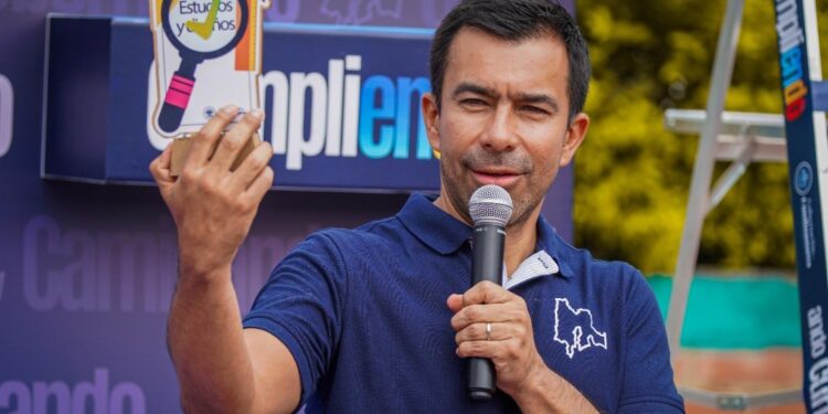 Gobernador Jorge Rey firma nuevos proyectos en Quebradanegra para impulsar infraestructura, salud y educación en el departamento.