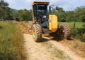 Maquinaria amarilla para mejoramiento de vías rurales en Cundinamarca.