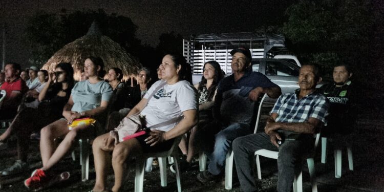 Cine al parque en la vereda Guacana de Tocaima, en Cundinamarca.