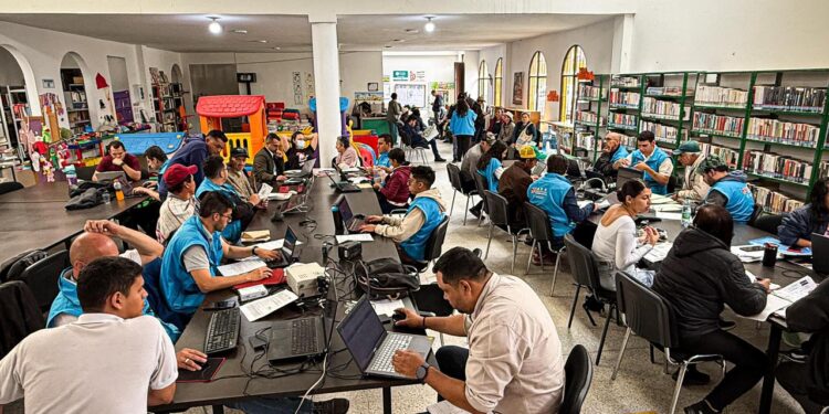 Agencia Catastral de Cundinamarca orienta sobre procesos de ordenamiento y formalización de la tierra en Manta.