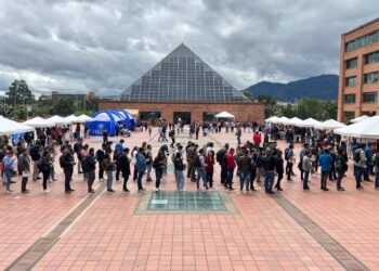 El empleo también tiene estación: Regiotram impulsa feria laboral en Cundinamarca junto a otras 30 empresas.