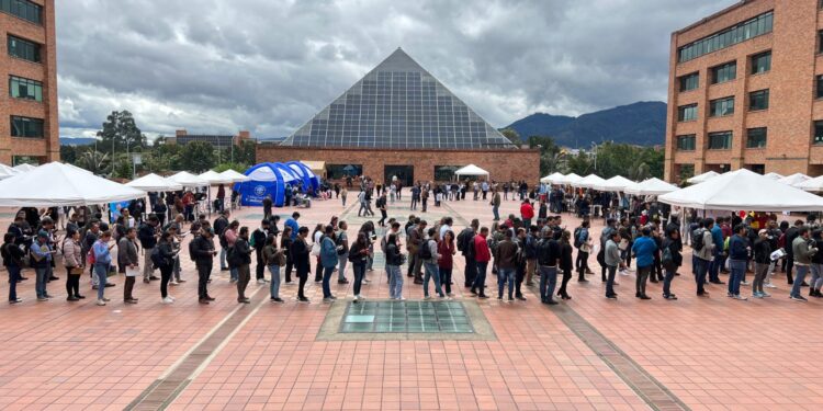 El empleo también tiene estación: Regiotram impulsa feria laboral en Cundinamarca junto a otras 30 empresas.