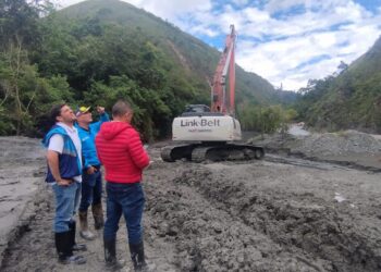 Gobernación de Cundinamarca coordina nuevas acciones en Quetame ante afectaciones por deslizamientos y vía incomunicada.