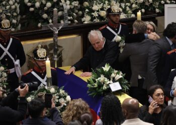 El Gobernador de Cundinamarca Jorge Emilio Rey, despidió al asesinado precandidato presidencial,  Miguel Uribe.