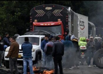 Gobernador de Cundinamarca, Jorge Emilio Rey,  celebra acuerdo que pone fin al paro minero.