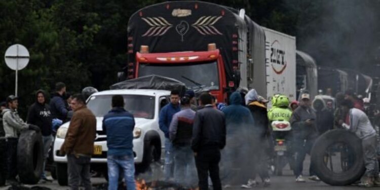Gobernador de Cundinamarca, Jorge Emilio Rey,  celebra acuerdo que pone fin al paro minero.