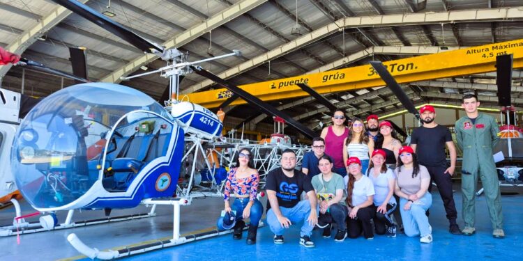 Líderes comunales de Icononzo y Fundación Cardioclinic se acercan al mundo aeronáutico.