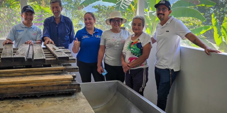 El Gobernador Rey fortalece el sector panelero en Cundinamarca.