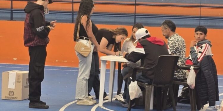 Gobernador Jorge Rey destaca aumento del 36 por ciento de participación en elecciones de Consejos de Juventud.