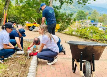 Tena se une a las jornadas de embellecimiento del Programa Cundinamarca Transforma.