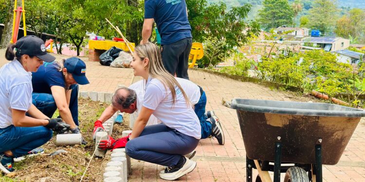Tena se une a las jornadas de embellecimiento del Programa Cundinamarca Transforma.
