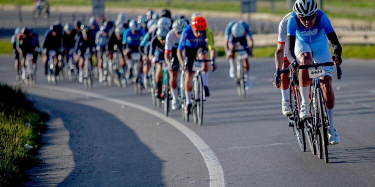 Más de 3.000 ciclistas recorrieron Cundinamarca en la carrera “Peleando por un Sueño”.