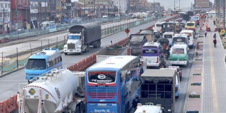 La autopista sur, la vía más congestionada del país, a propósito de las festividades de navidad y fin de año. En vigencia planes de manejo de tráfico.