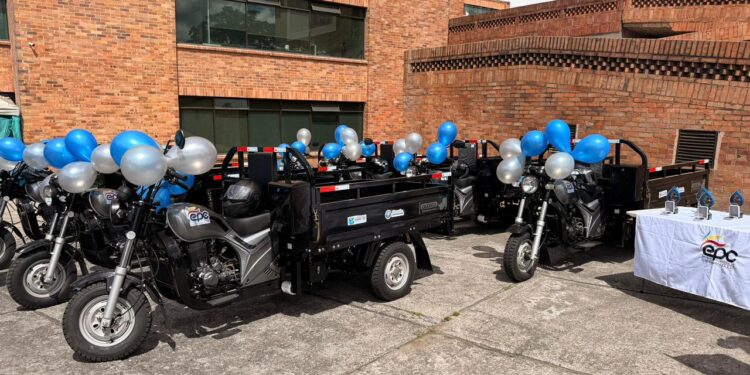 EPC reconoció iniciativas innovadoras en la recolección de residuos sólidos y entregó motocargueros en Cundinamarca.
