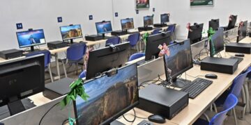 Gobernador Jorge Rey moderniza 21 centros interactivos de Cundinamarca.