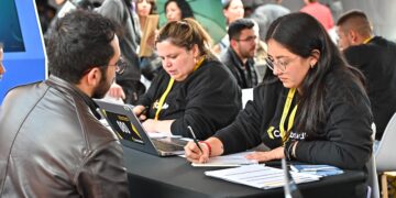 El Festival de Empleo 2026 que se realiza en la Plaza de la Paz de la Gobernación de Cundinamarca registra importantes resultados.