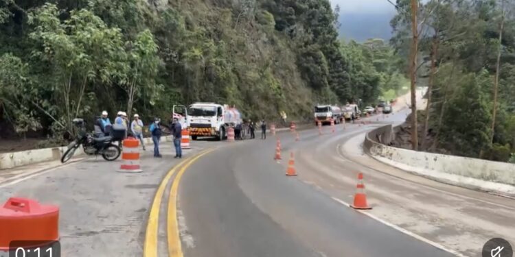 Crece movilidad de vehículos en la vía Mosquera-Girardot, tras encontrarse libre de lodo. Los puntos críticos están controlados.