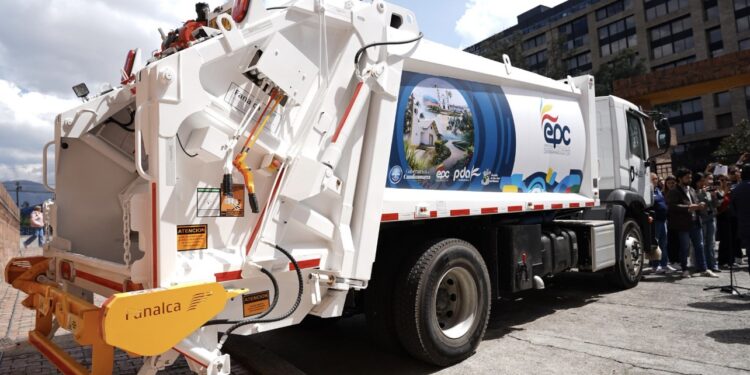 Nuevos vehículos compactadores para municipios de Cundinamarca de categoría 5 y 6, para cualificar la recolección de residuos sólidos.