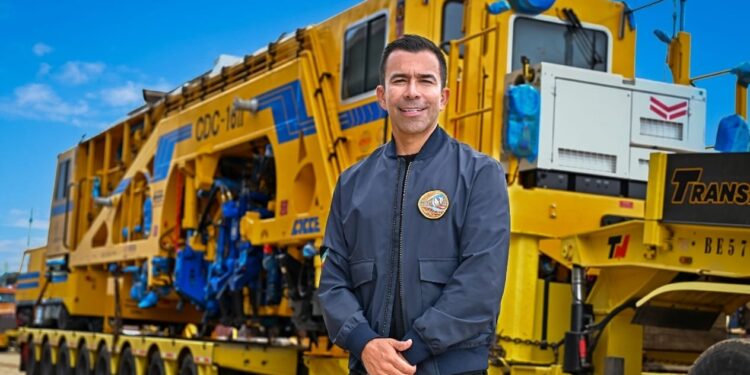 Llega nueva maquinaria especializada a Facatativá. Dijo el gobernador Rey que se pretende acelerar la construcción del Rigio Tram de Occidente.