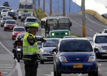 Gobernador de Cundinamarca, Jorge Rey, entrega recomendaciones para el plan retorno de los viajeros.
