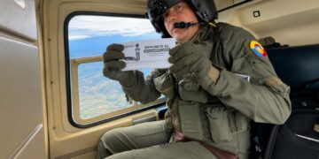 Ofensiva pedagógica de la Fuerza Aérea contra la minería ilegal sobre los municipios de Ataco y Chaparral, en el Tolima.