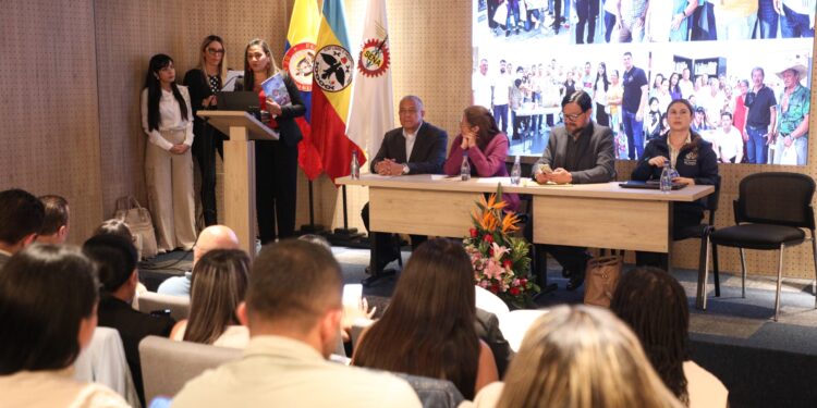 Representantes de las víctimas en Cundinamarca recibieron certificación del SENA para formar a sus comunidades.