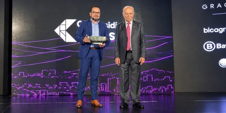 Cundinamarca recibe premio nacional por vincular la apicultura con la conservación de bosques y fuentes hídricas.