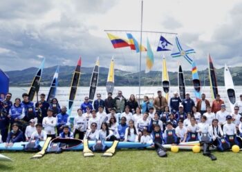 Entrega de equipamiento deportivo por mas de 700 millones para escuelas de deportes náuticos en Cundinamarca.