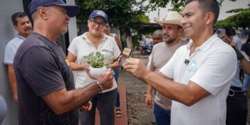Gobernador Jorge Rey entregó 24 viviendas a familias afectadas por el sismo en Paratebueno.