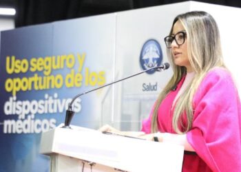 Cundinamarca reúne a expertos para prevenir riesgos en el uso de dispositivos médicos.