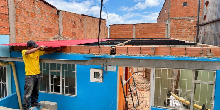 Inversión de $3.258 millones beneficia con mejoramientos de vivienda a 100 hogares en Soacha.
